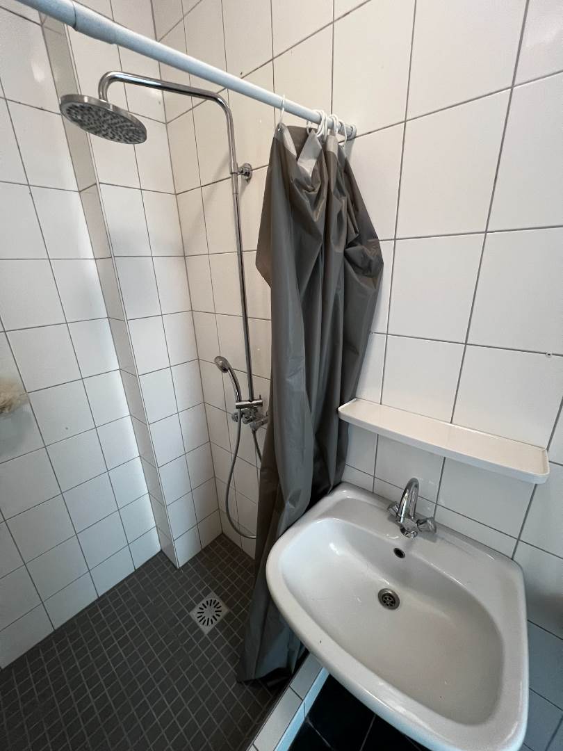 976908